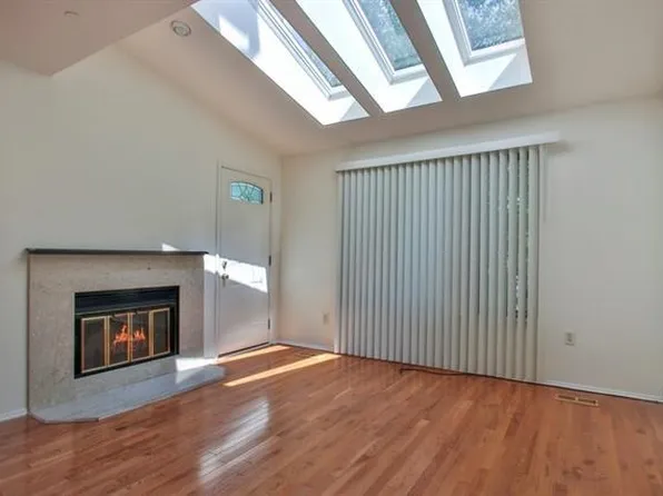 700 Mainsail Lane image 4 of 28