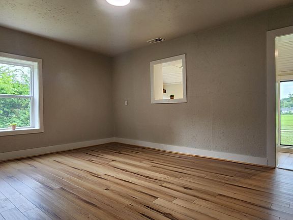 4th image of 309 Melton Dr