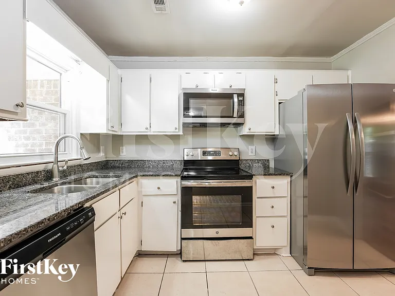 430 Citadel St — Photo 8