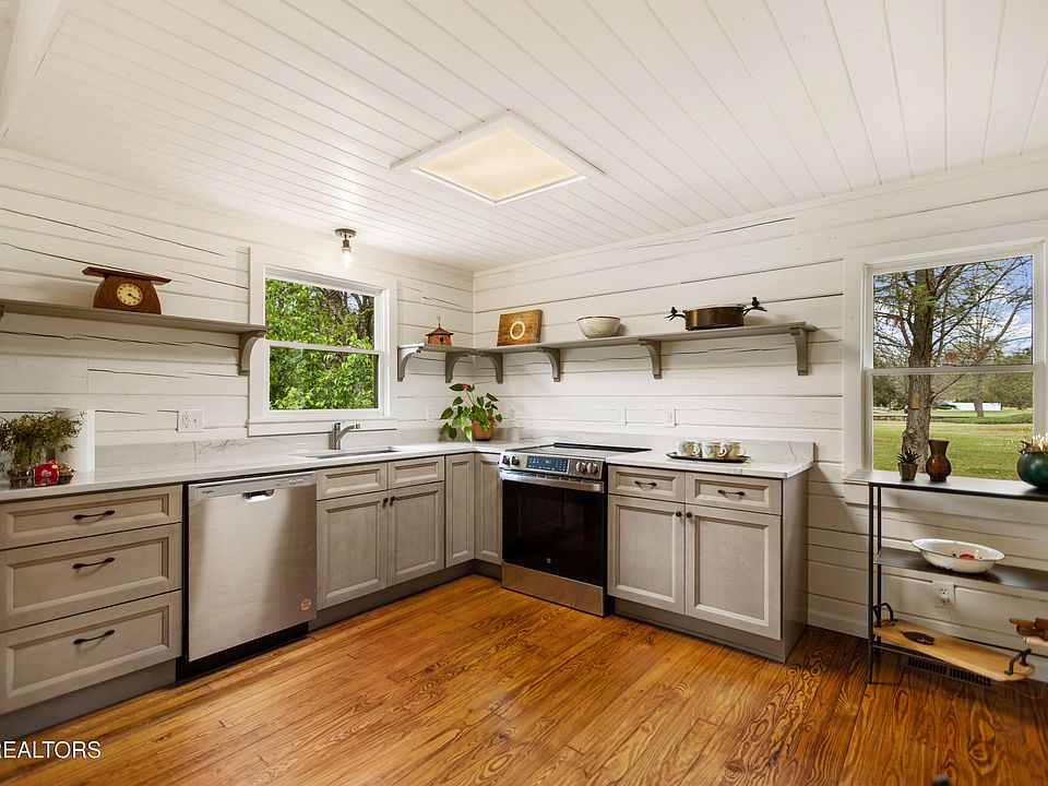 19th image of 284 Savannah Shores Dr