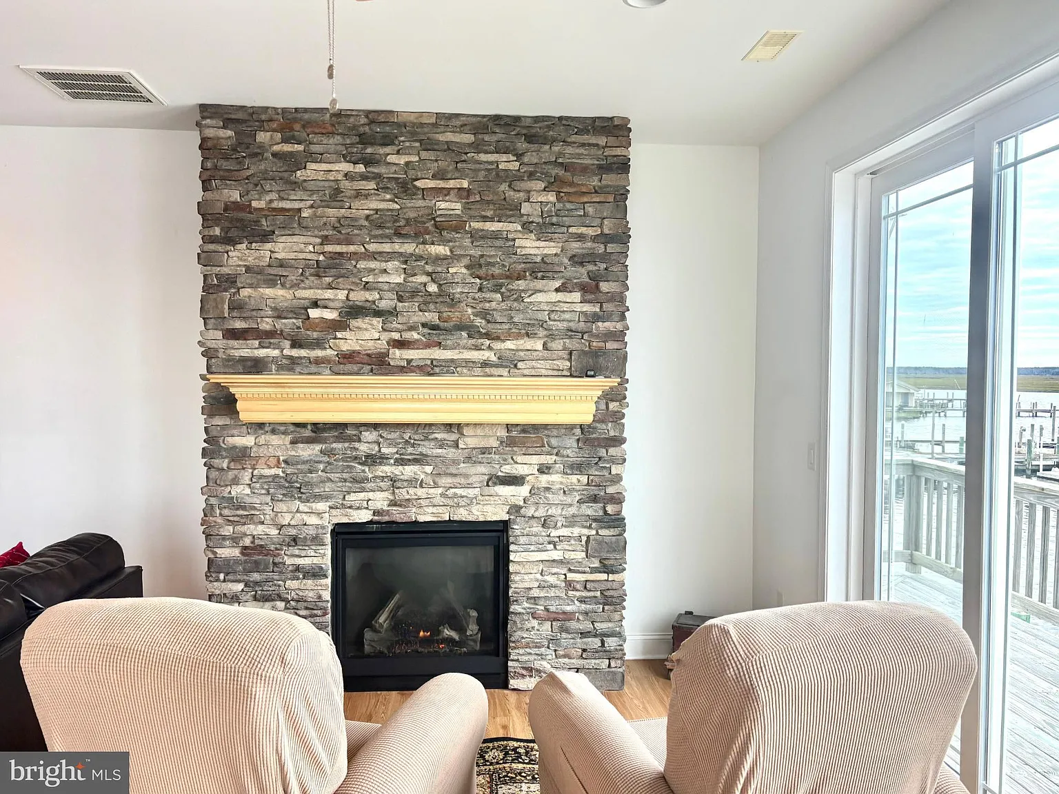 3 bed, 3.0 bath, 2700 sqft, $4,400 — Photo 4