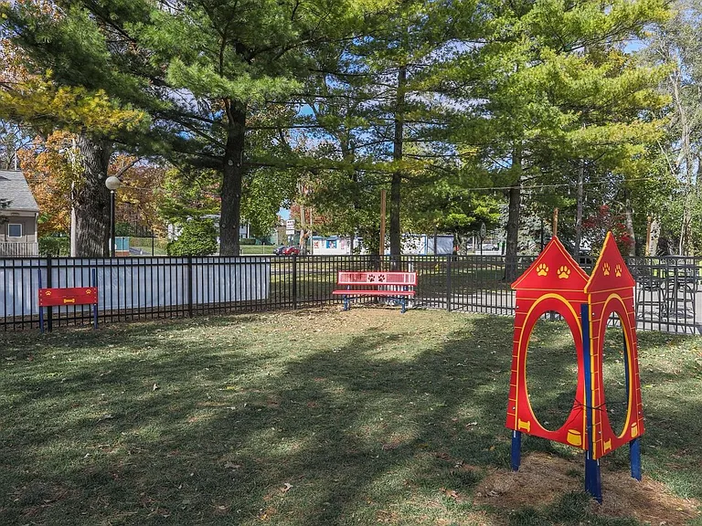 Brittany Square — Photo 25