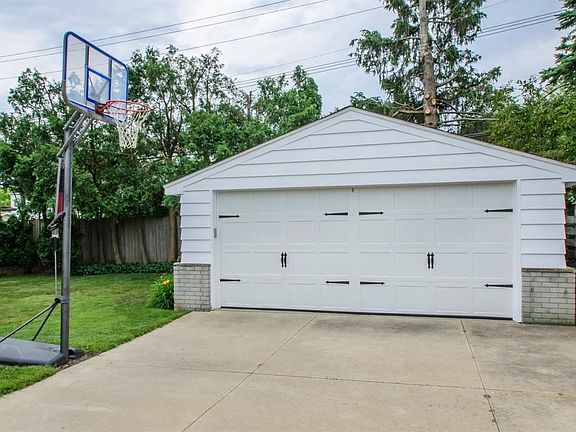 5th image of 2033 Norfolk Ave