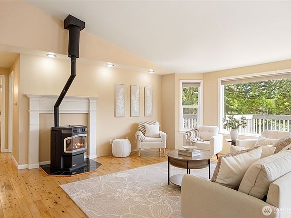 3rd image of 261 E Rainier Court
