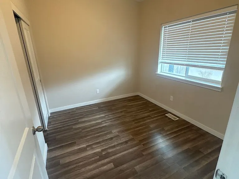 1413 Hardcastle Ave — Photo 2