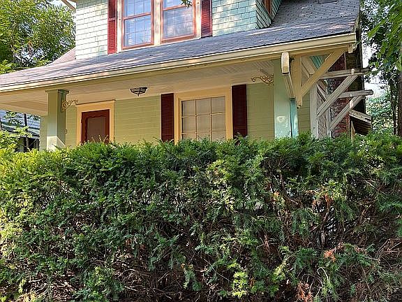 3rd image of 1733 S Crescent Ave