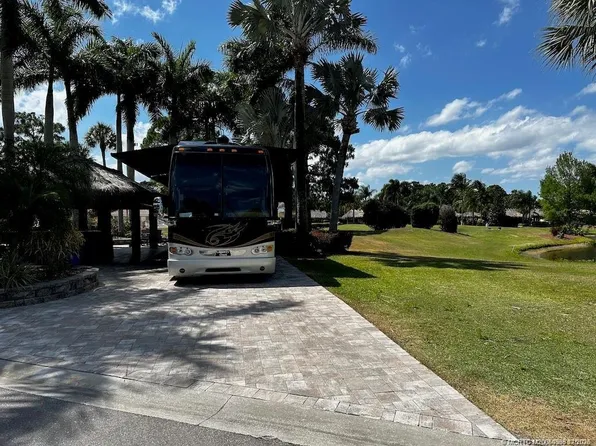 401 NW Chipshot Ln, Port Saint Lucie, FL 34986