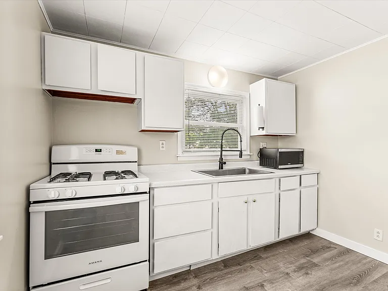 118 W North St #B — Photo 2