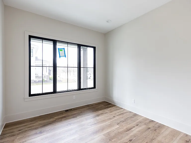 Bedroom. Upstairs front.