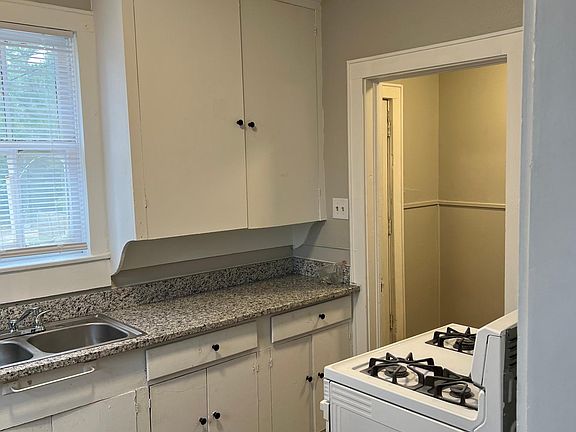 3rd image of 601 N Grove St #C