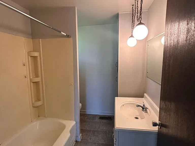 2405 Poinsette Dr — Photo 6