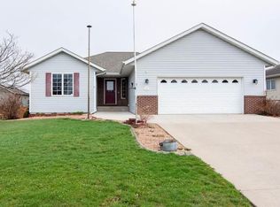 104 Cole Ct, Mankato, MN 56001