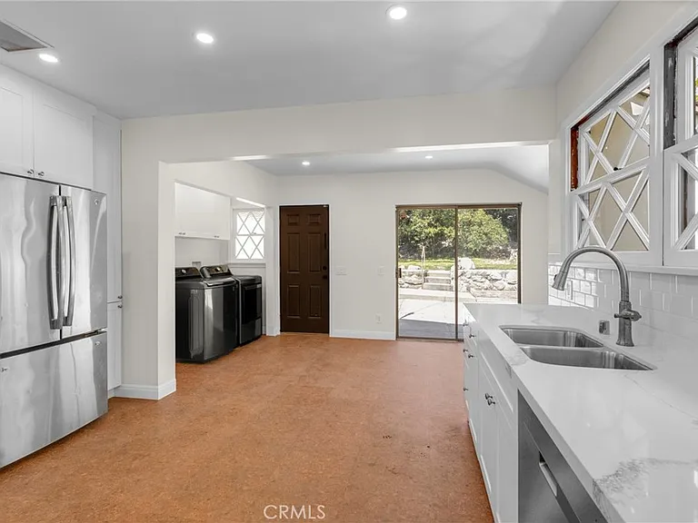 2151 N Altadena Dr — Photo 3