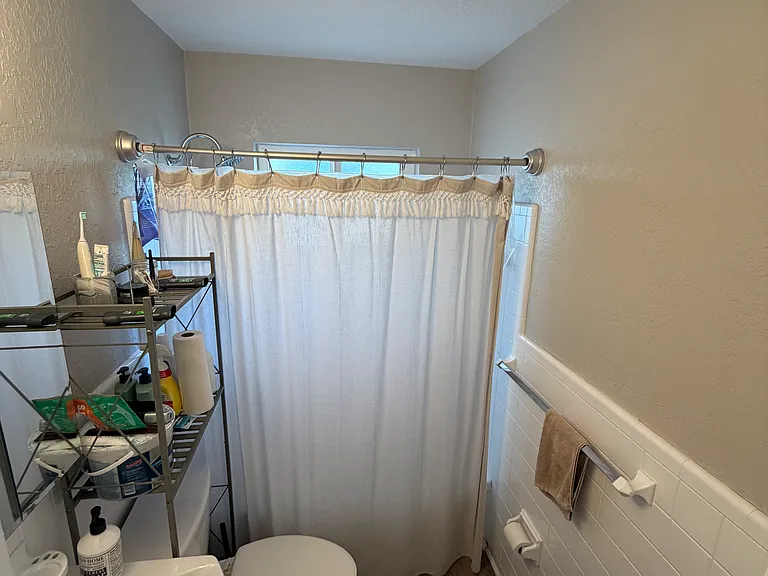 2122 Burlington Ave N — Photo 10