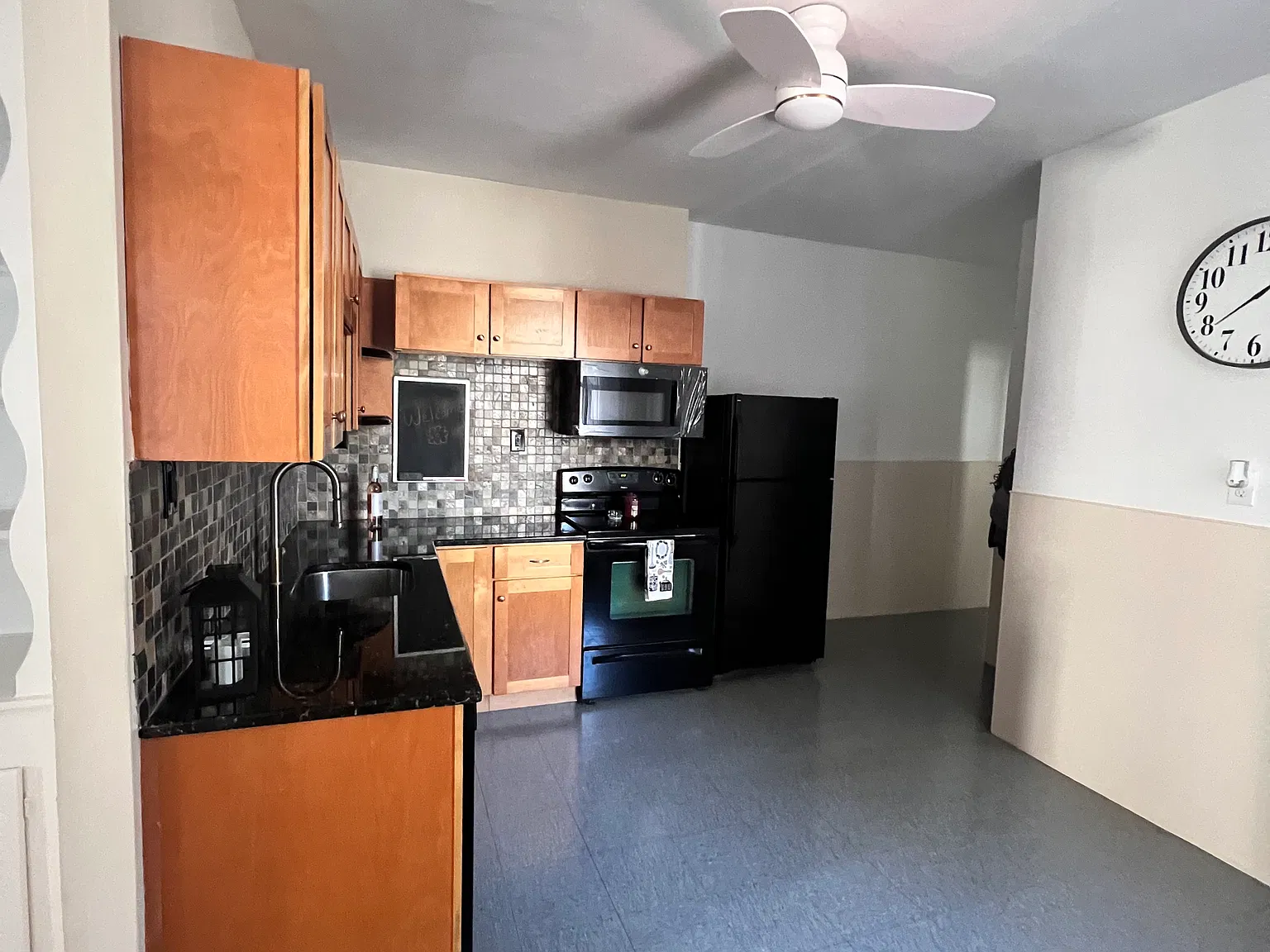 Spacious 3BR Apartment with Balcony in Salem — Photo 4