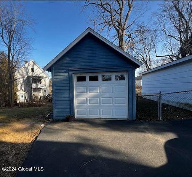 4th image of 214 N Ten Broeck Street