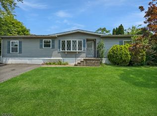 1 Rainbow Ter, Belvidere, NJ 07823