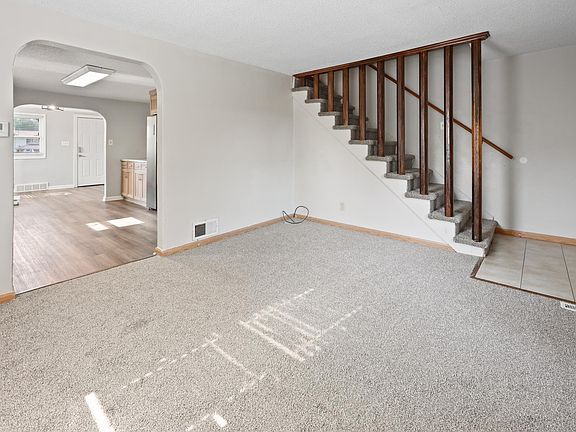 5th image of 818 E Minnesota St