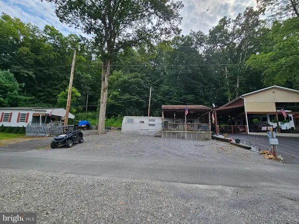 3 Park Blvd, Falling Waters, WV 25419