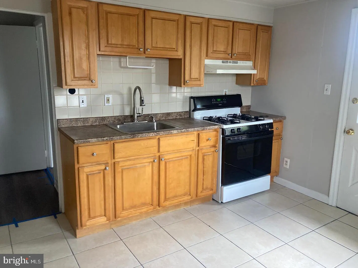 3 bed, 1.0 bath, 1000 sqft, $1,995 — Photo 2