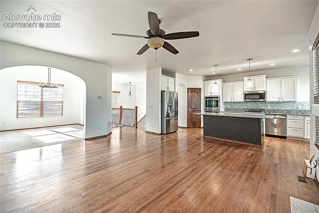 5 bed, 3542 sqft, $4,500 — Photo 4