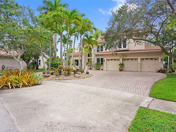 4th image of 18010 NW 15th Ct