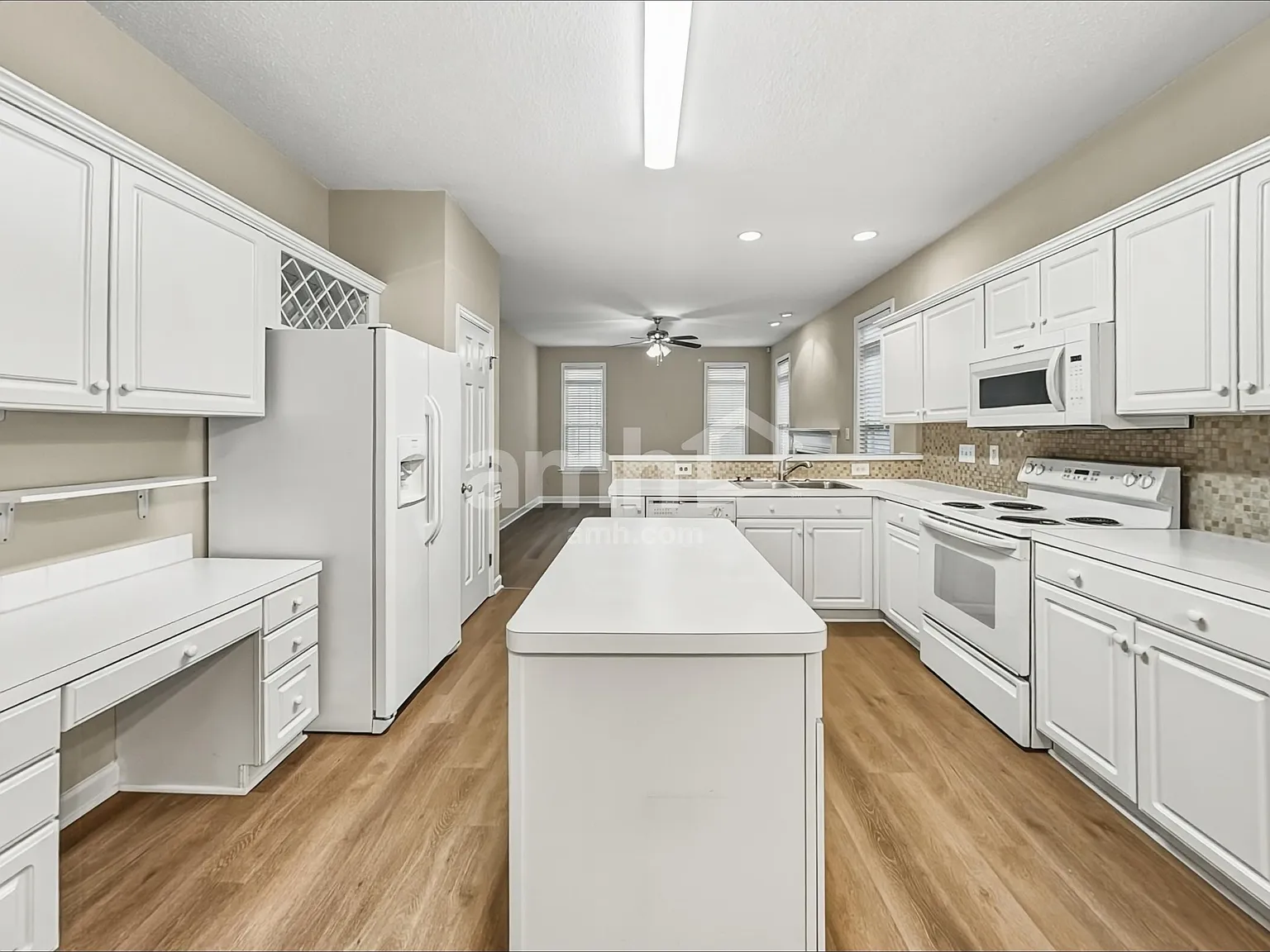 4 bed, 2.5 bath, 2177 sqft, $2,440 — Photo 3
