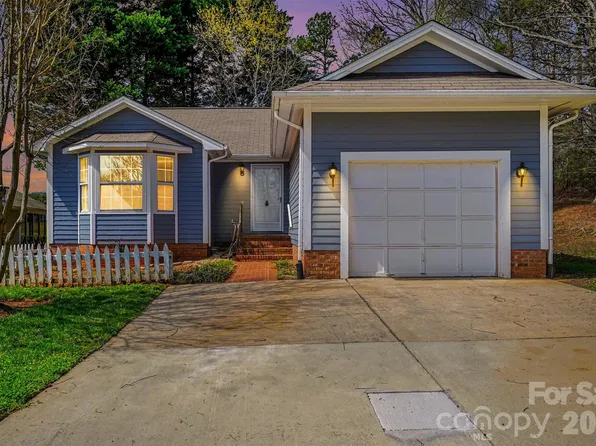 2925 Misty Plum Ct, Fort Mill, SC 29715