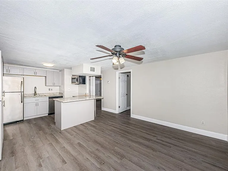 705 3rd Ave NE #C — Photo 12