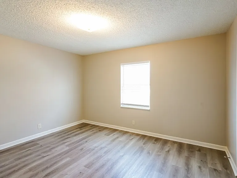 905 Traceton Ct — Photo 12