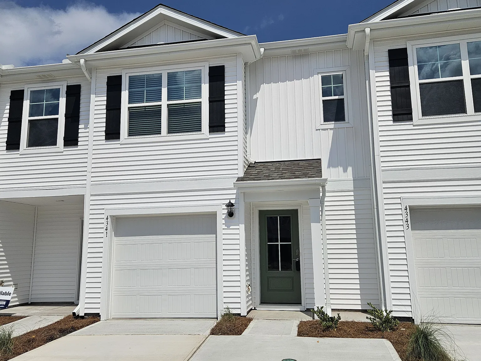 3 bed, 2.5 bath, 1418 sqft, $1,995 — Photo 1