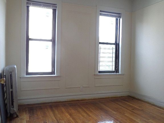 3rd image of 121 Parkside Ave APT 22