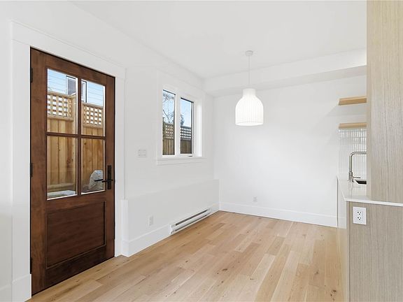 3rd image of 1915 Fernwood Rd #1