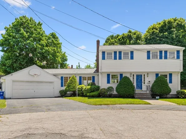 17 Duggan Ln, Milton, MA 02186