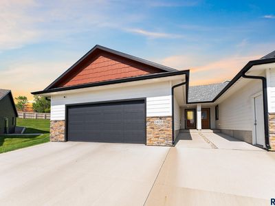 1403 E Lighthouse Pl, Sioux Falls, SD, 57103