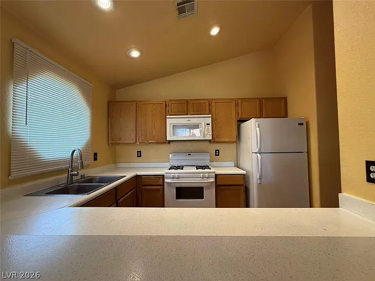 5072 S Rainbow Blvd #202 — Photo 8