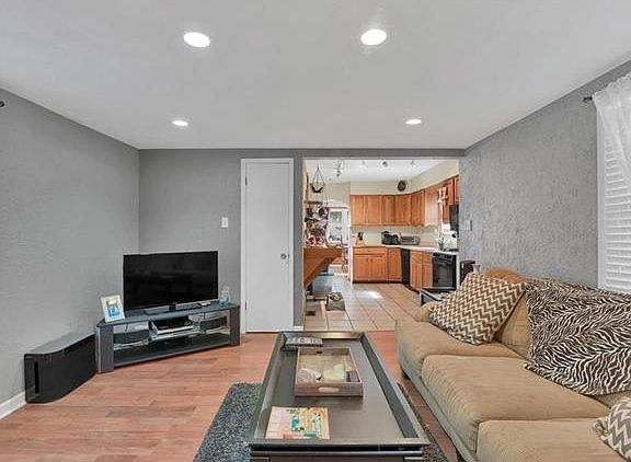 3rd image of 4912 Heege Rd