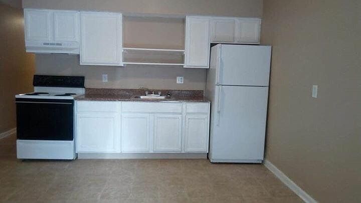 1st image of 515 Ballard Dr APT 9