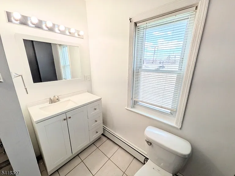 239 Union Blvd — Photo 17