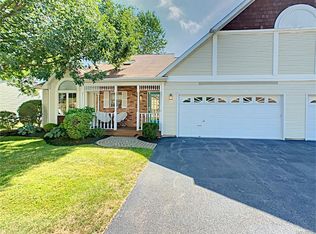 35 Spicebush Ln, Buffalo, NY 14221