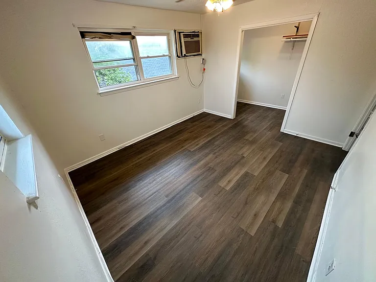 2402 Annette St — Photo 6
