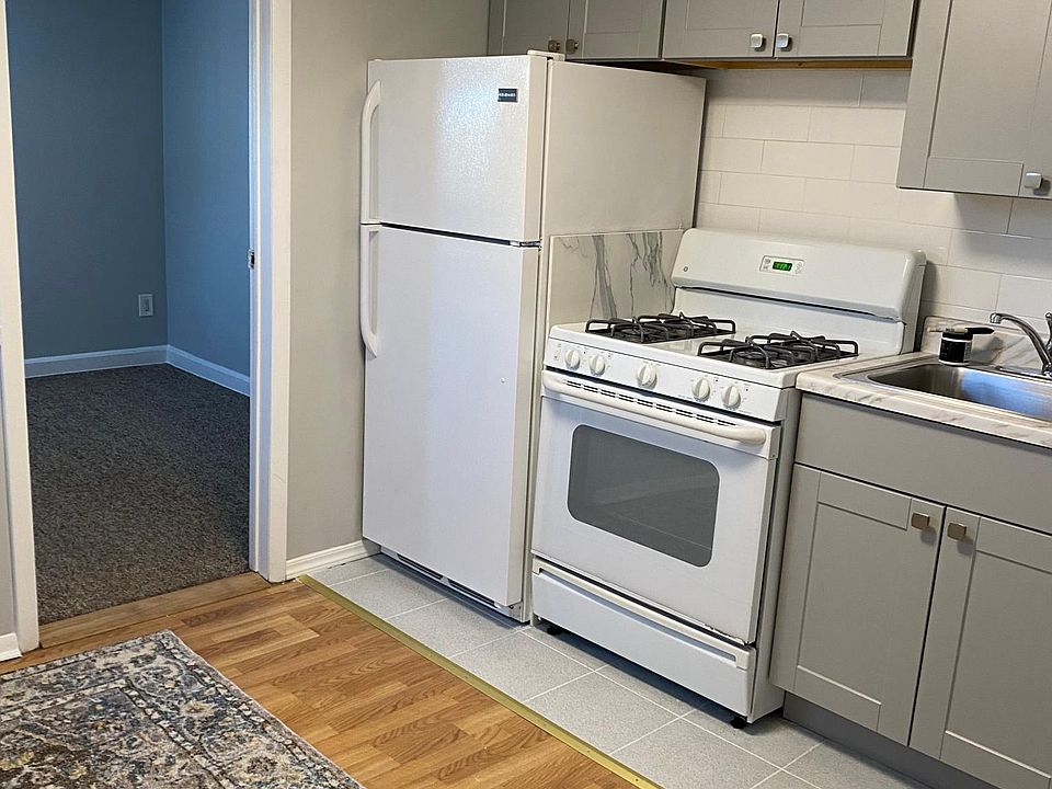1st image of 17 Broadmoor Ln #0