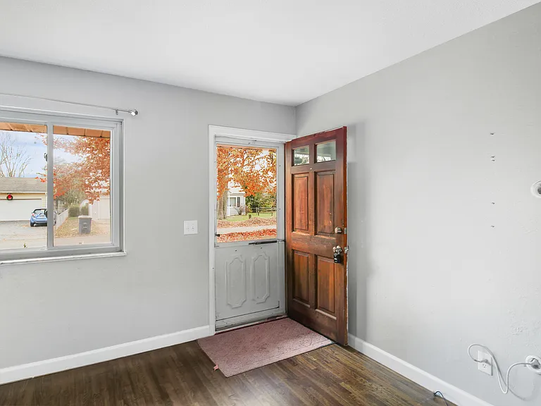 2270 Wernert Ave — Photo 5