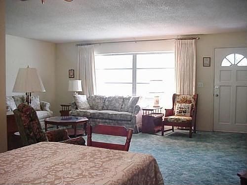 3rd image of 2225 Parkview Ave