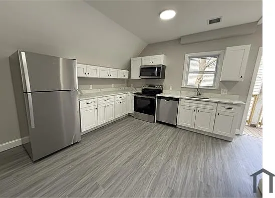 40 Fowler St #3