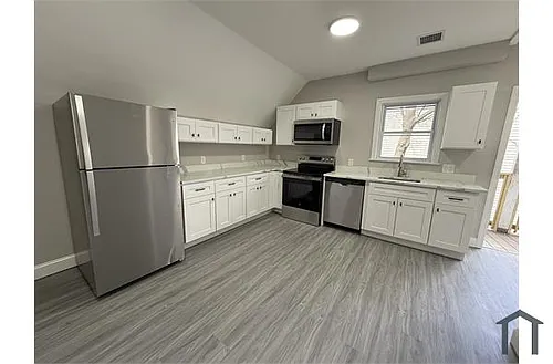 40 Fowler St #3 Photo 1