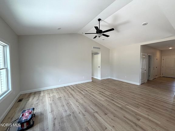 4th image of 1307 Limerick Ln