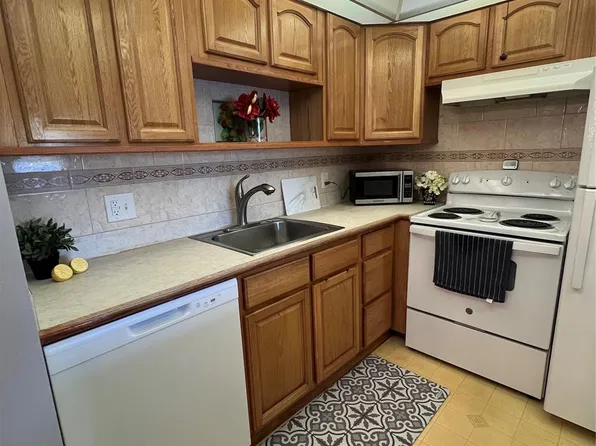 3400 Springdale Boulevard #114, Palm Springs, FL 33461