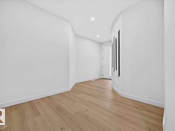4th image of 403 172nd Ave NW