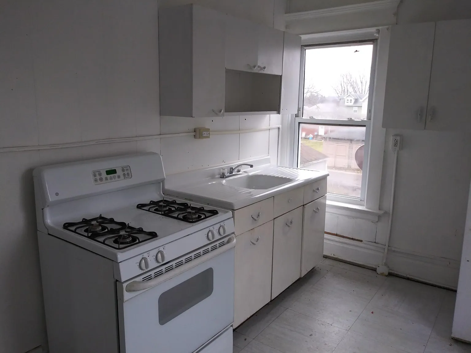 2 bed, 900 sqft, $750 — Photo 3